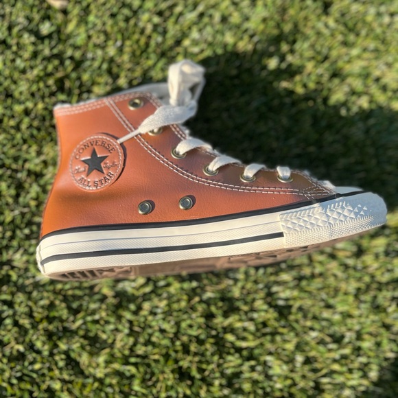 Brown High Tops with faux fur in the inside - Picture 3 of 8
